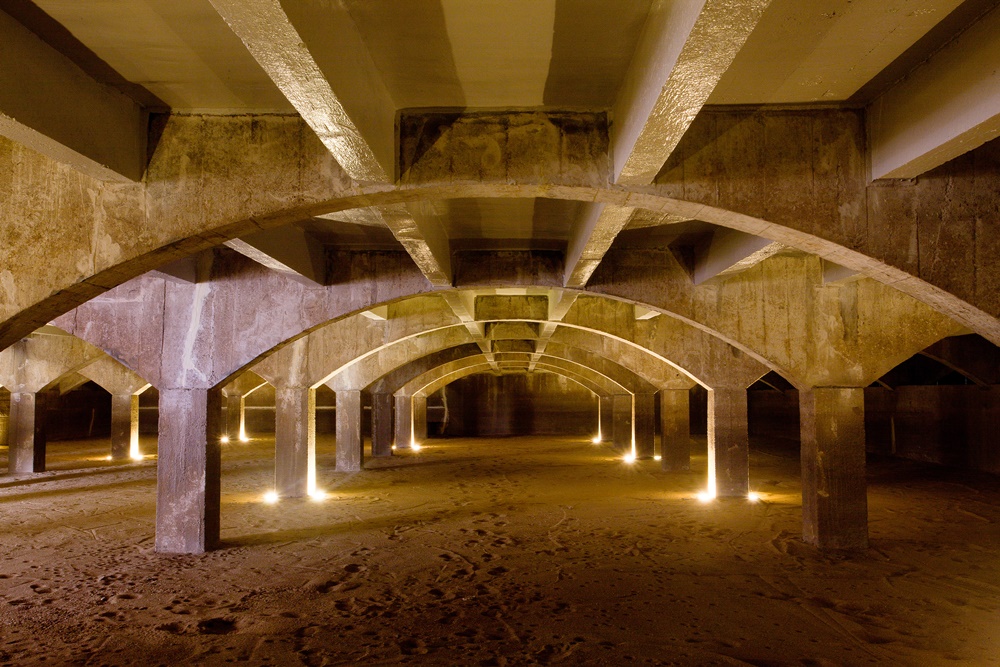 The slow sand filtration basin at Waterworks Museum was used to let water from the Hangang River pass through sand and gravel layers, with microorganisms in these layers used to filter out impurities and germs in the water. (Waterworks Museum)