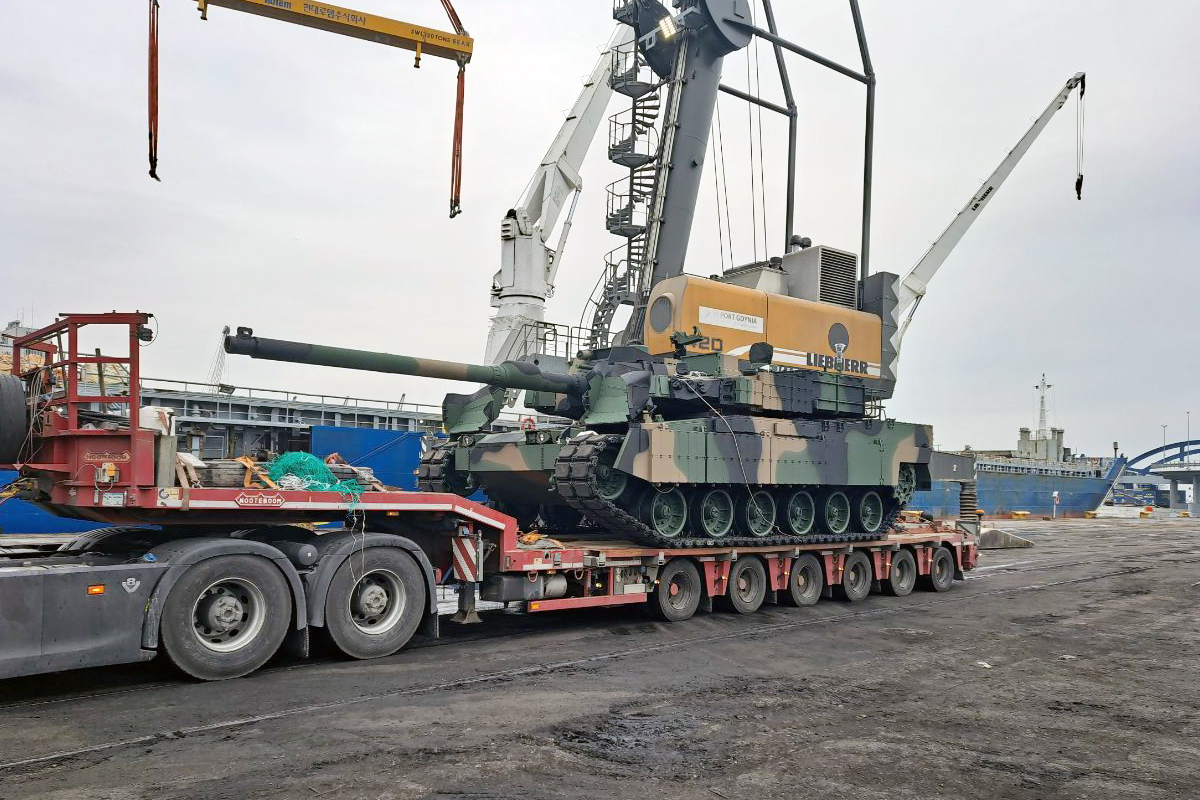 The Defense Acquisition Program Administration on July 2 said Poland and Korea's Hyundai Rotem finished negotiations on the second export contract for Korea's K2 tank, one of which is shown at the port of Gdynia in Poland. (Hyundai Rotem)