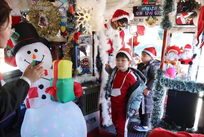 Children check out 'Santa Bus' in Busan