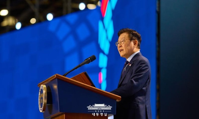 President Lee urges restoration of dialogue channels with NK