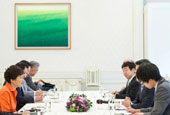 President meets with Japanese opposition leader