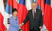 Park calls for cooperation in building nuclear reactors in Czech Republic