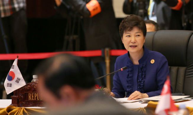 Park urges ASEAN to show int'l resolve against N.K. nukes through 'words, actions' 