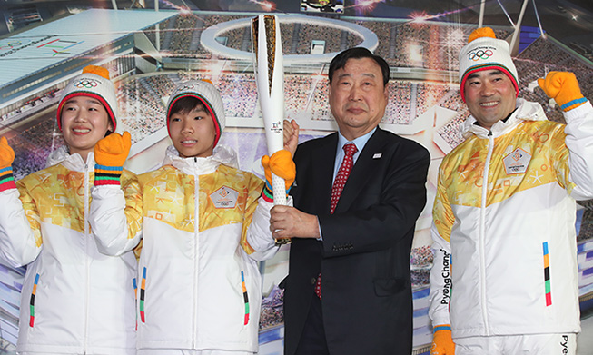 PyeongChang unveils Winter Olympic torch inspired by white porcelain 