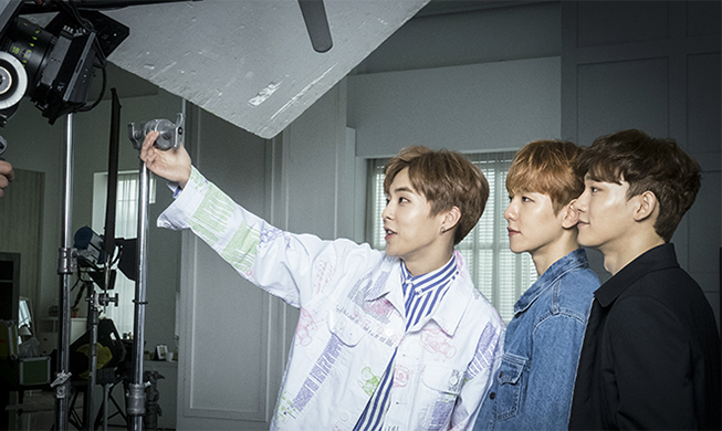 Talk! Talk! Korea goes behind the scenes with Exo