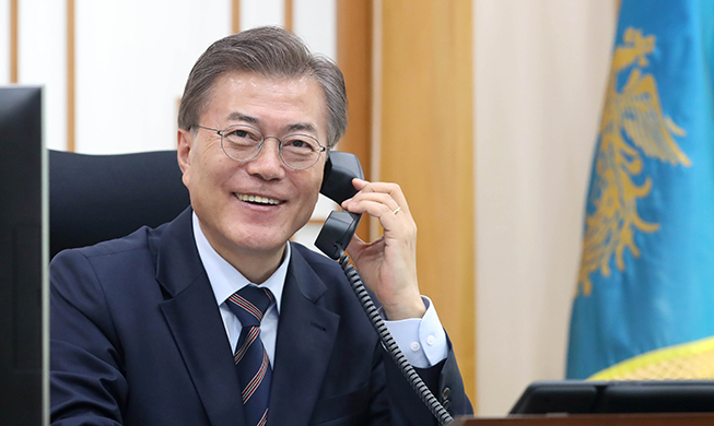 President Moon calls Indonesian counterpart