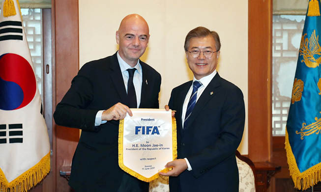 President meets FIFA head