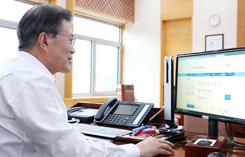 President Moon purchases PyeongChang tickets online