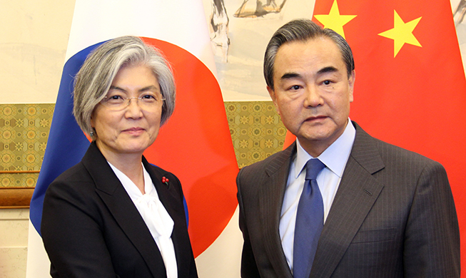 Foreign ministers of Korea, China discuss strengthening ties