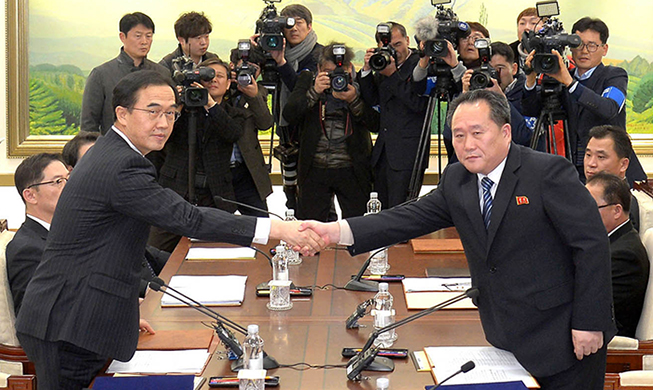 Two Koreas unveil results of inter-Korean talks