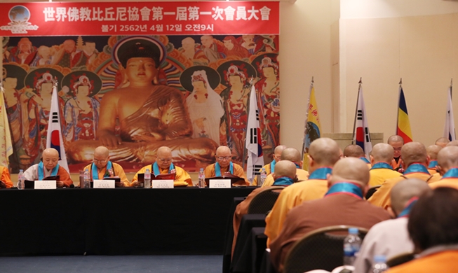 Buddhist nuns gather to pray for peace in Korea