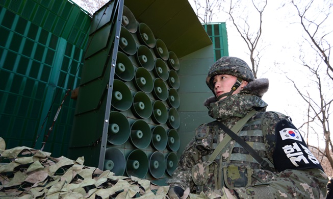 Korea stops loudspeakers along military demarcation line