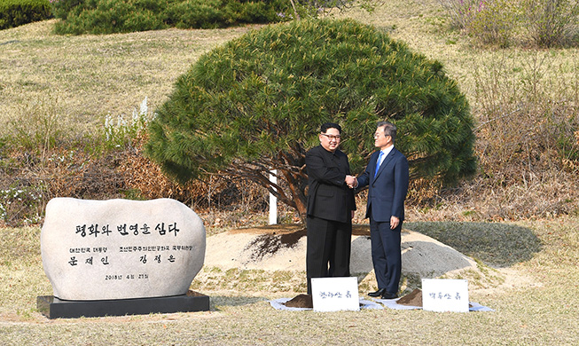 Korean leaders plant tree for peace, prosperity