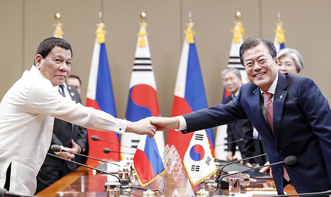 Leaders of Korea, Philippines expand exchanges, work for denuclearization