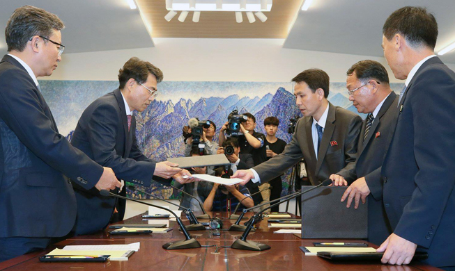 Two Koreas agree to study inter-Korean railway