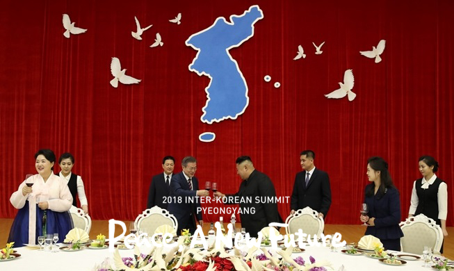 Korean leaders toast to “become one”