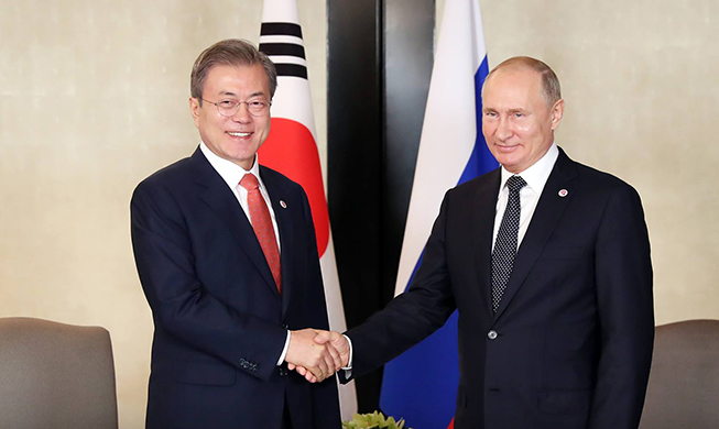 President Moon urges Russia to play active role for denuclearization of N.K.