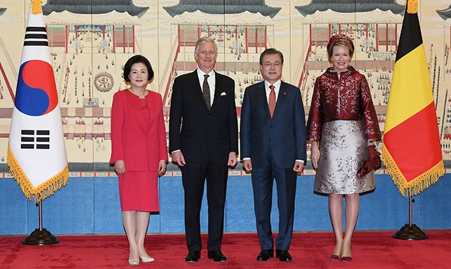 President Moon, Belgian king hold talks in Seoul