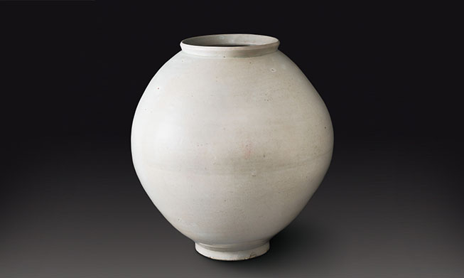 Joseon-era moon jar fetches record price for ceramic or porcelain piece