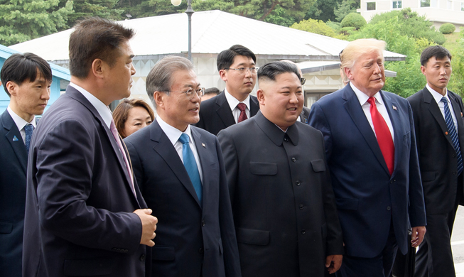 President Moon's mediating role shines again via NK-US talks at DMZ