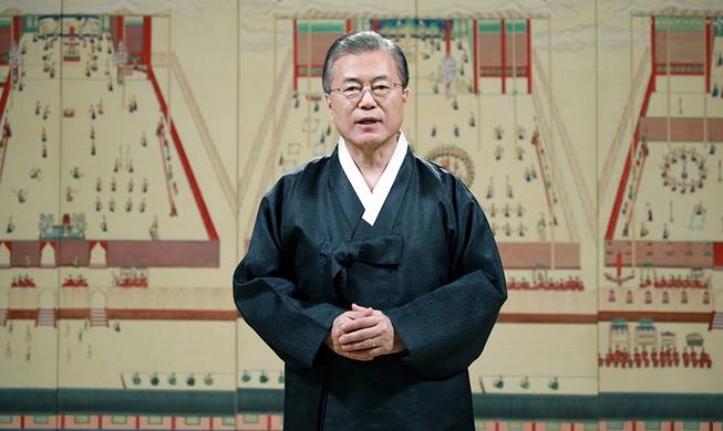 President Moon extends Chuseok greetings