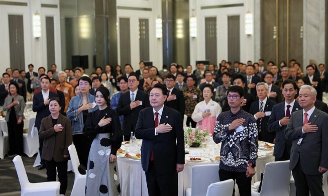 Presidential couple attends Korean expat event in Indonesia