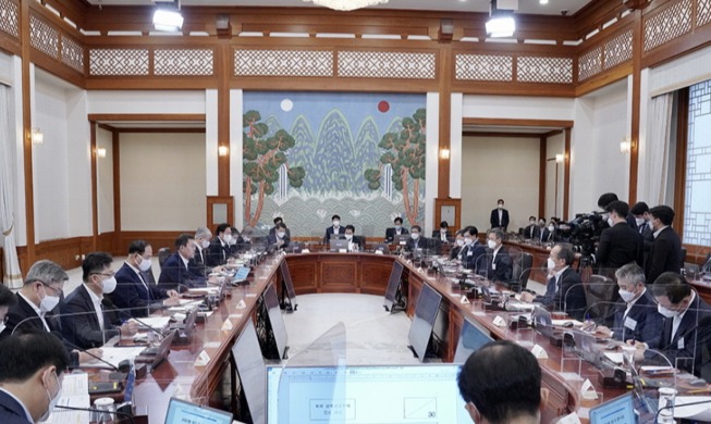 Opening Remarks by President Moon Jae-in at Expanded Meeting with Economy-related Ministers