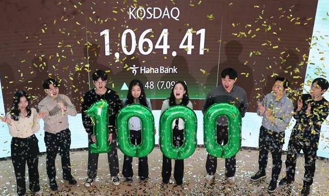 Secondary stock market KOSDAQ hits four-year high of 1,000
