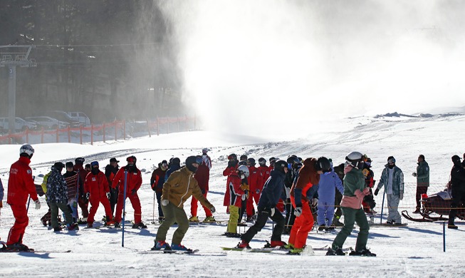 Opening day at ski resort in eastern Gangwon-do Province