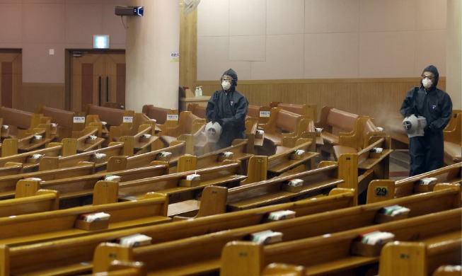 Church gatherings in Seoul area banned amid COVID-19 surge