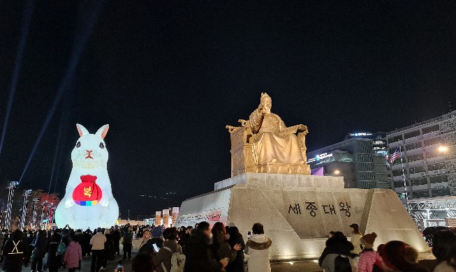 Impressive decorations on Seoul streets herald Year of Black Rabbit