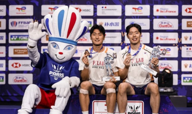 Badminton's top-ranked men's duo claims world title in Paris