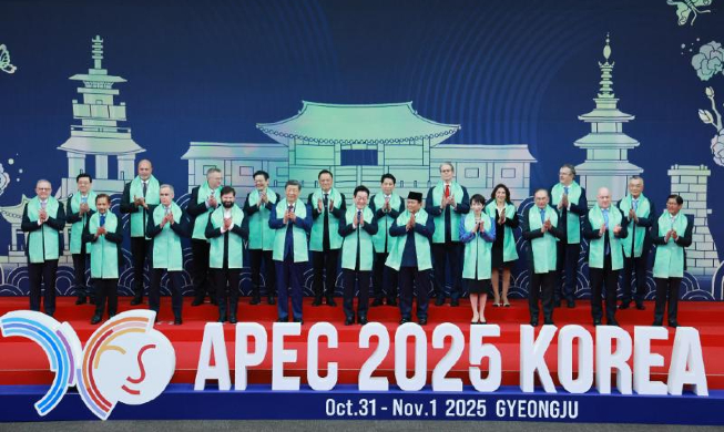 [President Lee: Year 1] ① Nat'l interests over ideology in diplomacy, security