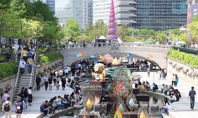 Lantern-packed Cheonggyecheon Stream