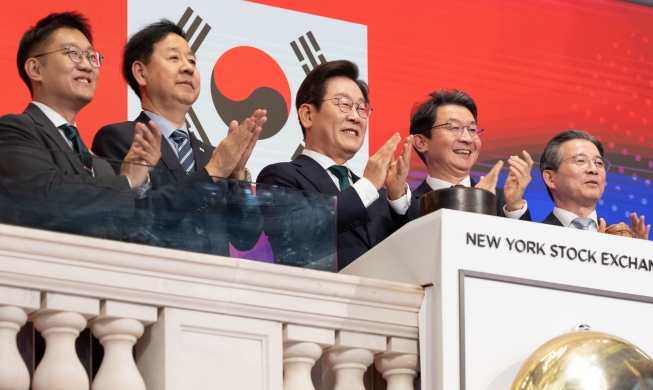 President Lee in NY pledges to remove obstacles to foreign investment