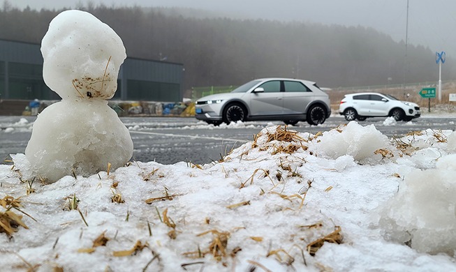 [Korea in photos] Snowman made on day of 'heavy snow' solar term