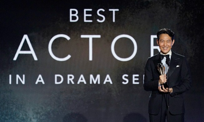 'Squid Game' star is 1st Asian actor to win US Critics Choice Award