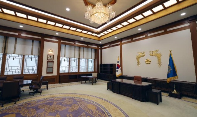 Interior of Cheong Wa Dae's main office building opened to public