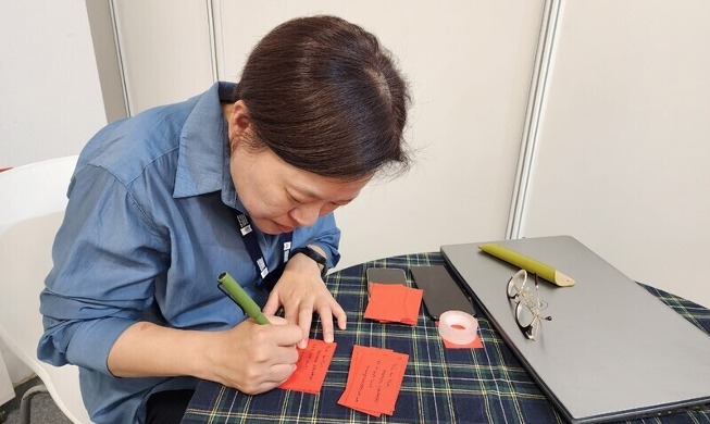 Author Park Soo-hyun promotes Korean history through her books