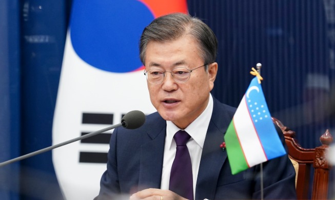 President Moon, Uzbekistan announce launch of free trade talks