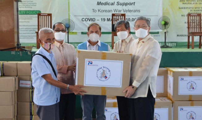 [Stay strong, Korea] Philippine veterans of Korean War get mask donations