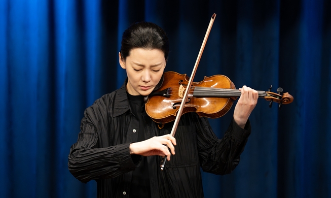 Celebrated violinist Clara-Jumi Kang discusses nat'l tour, career