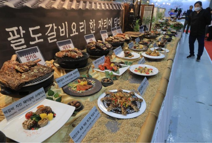Delectable dishes from eight provinces