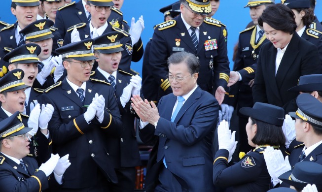 Remarks by President Moon Jae-in at Joint Commissioning Ceremony for New Police Inspectors and Senior Inspectors