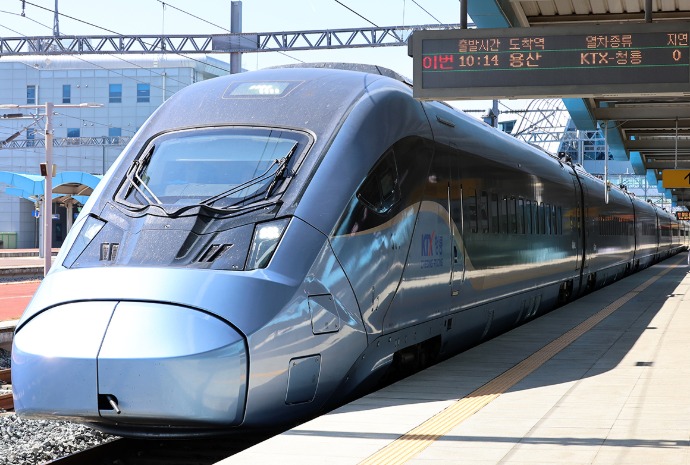 [2024 in photos] ➂ 3rd-gen bullet train KTX-Cheongryong departs for Seoul