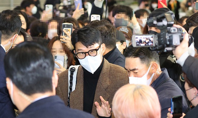 Son Heung-min says bye to fans before departing for London