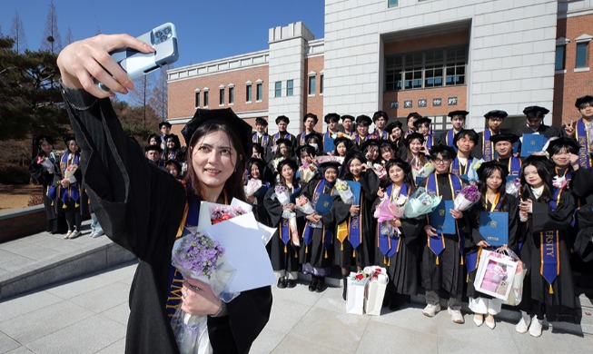  1.1M expats employed, no. of int'l students with jobs rises 72%