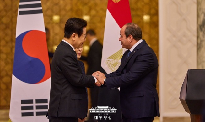 President Lee discusses supply chains, infrastructure with Egypt