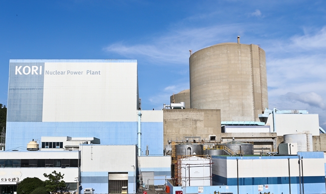 Shutdown of nation's 1st first commercial nuke plant gets OK