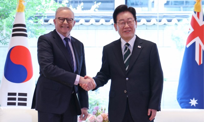 President Lee holds summit with Australian PM to expand energy, critical minerals cooperation